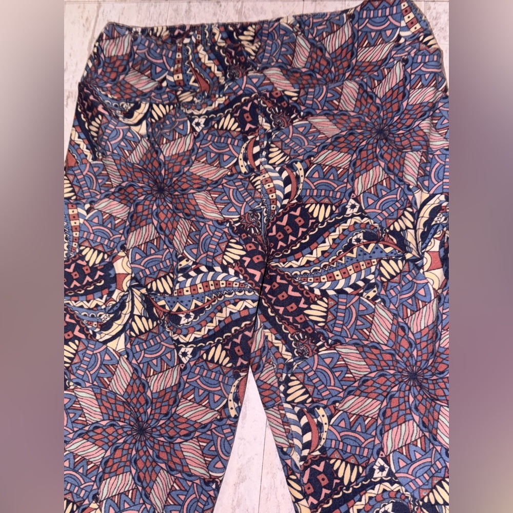 Lularoe Patterned Leggings with Geometric Design